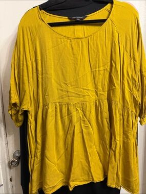 DAVI & DANI Mustard Yellow Scoop Neck Peplum Tunic